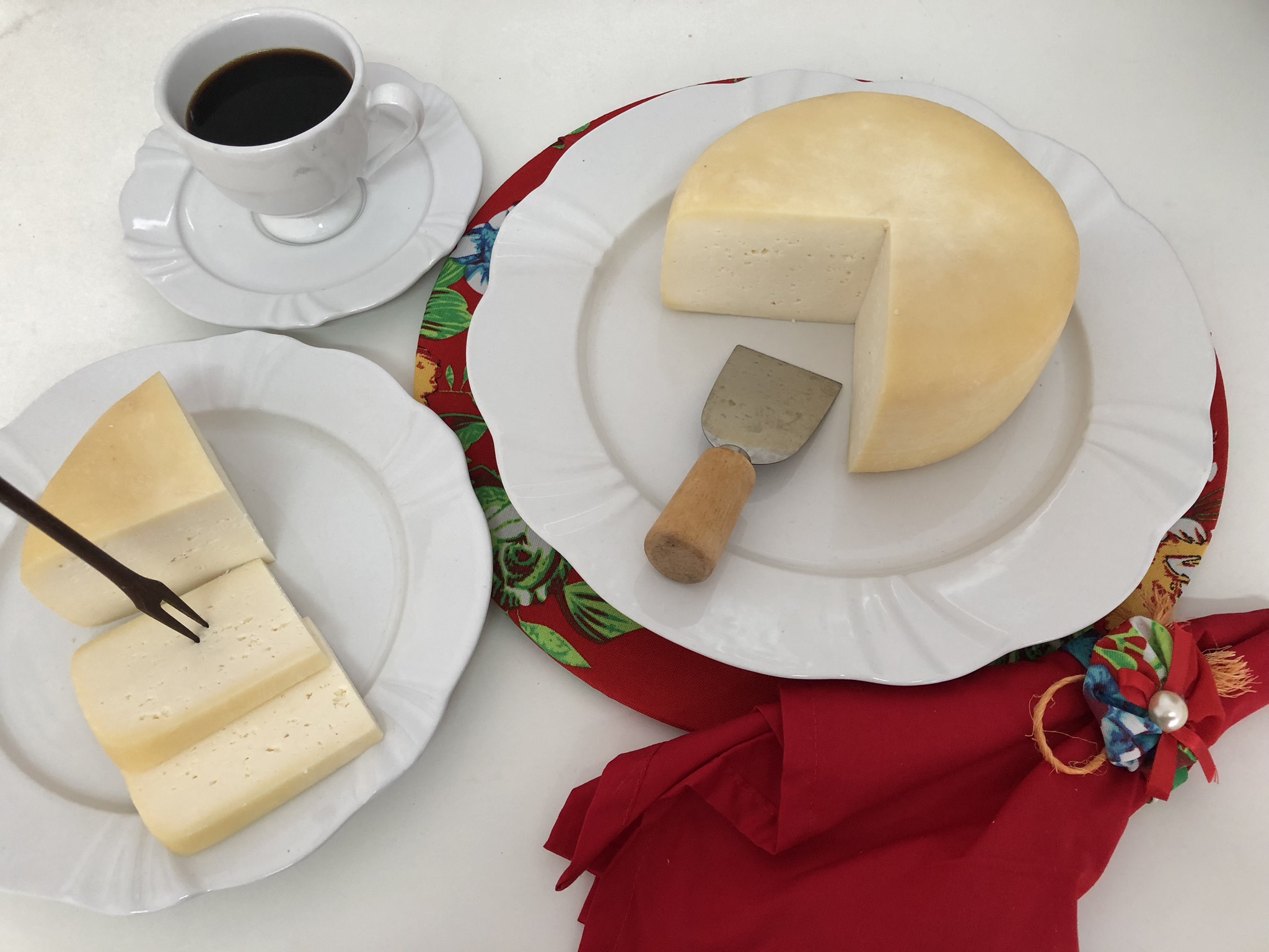 KIT 3 QUEIJO CANASTRA MEIA CURA - TOTAL 3 KG 6