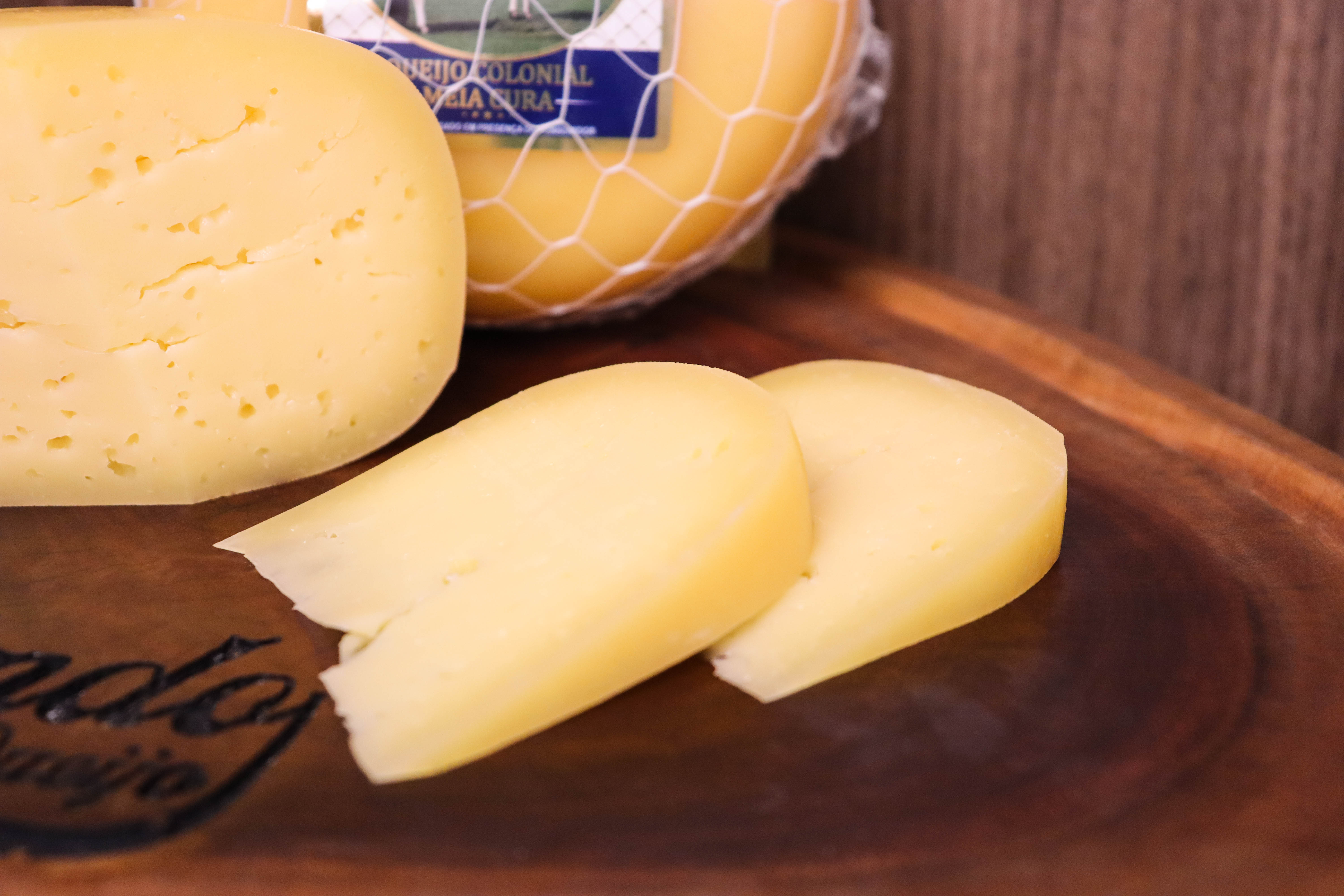QUEIJO COLONIAL MEIA CURA - METADE 350G 4
