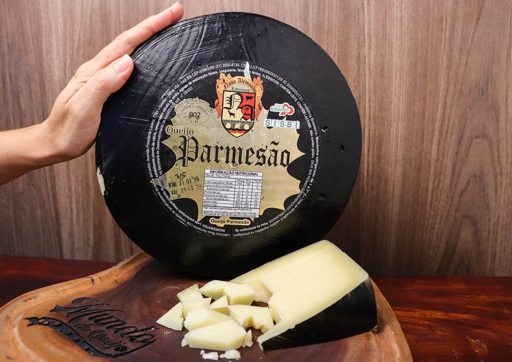 QUEIJO PARMESAO NOVA ALEMANHA PEÇA INTEIRA 4,5KG