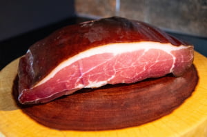 PRESUNTO SPECK ITALIANO LINHA NOBRE CARNE PERNIL SUÍNA- PEDAÇO MÉDIA 300G 