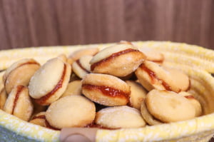 ROSQUINHA DE NATA COM GOIABADA CASEIRA DA CANASTRA 400G