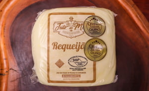 REQUEIJÃO EM BARRA JEITO DO MATO PREMIADO OURO 350G