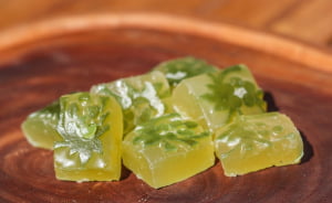 FRUTAS CRISTALIZADAS ARTESANAIS - MAMAO BORDADO 200GR