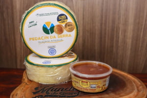KIT DUETO PREMIADO - 2 QUEIJO PEDACIN DA SERRA (700 G CADA) E 1 GOIABADA ZÉLIA (250G)