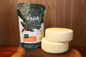 KIT ESPECIAL - 2 QUEIJO CANASTRA 700G CADA E 1 CAFÉ ESPECIAL SAGA DA CANASTRA MOÍDO (250G)