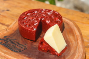 KIT ROMEU E JULIETA BARRA - 2 QUEIJO CANASTRA (700 G CADA) E 1 GOIABADA CASCÃO BARRA MINALY (300G)