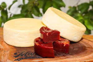 KIT ROMEU E JULIETA BARRA - 2 QUEIJO CANASTRA (700 G CADA) E 1 GOIABADA CASCÃO BARRA MINALY (300G)