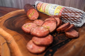 Salaminho Defumado Pimenta Biquinho, Bacon e Azeitona Soh Minas 180g