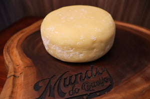 QUEIJO CANASTRA CAPELA VELHA PREMIADO OURO 550G