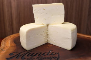 QUEIJO CANASTRA MEIA CURA 700 G