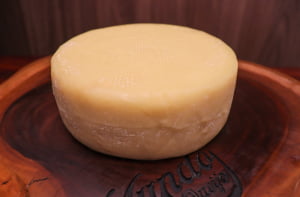 QUEIJO CANASTRA PEDACIN DA SERRA PREMIADO OURO 800G