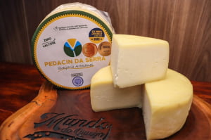 QUEIJO CANASTRA PEDACIN DA SERRA PREMIADO OURO 800G