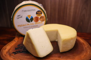 QUEIJO CANASTRA PEDACIN DA SERRA PREMIADO OURO 800G