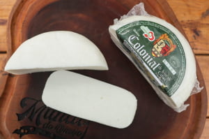 QUEIJO COLONIAL DE LEITE DE CABRA METADE 350G