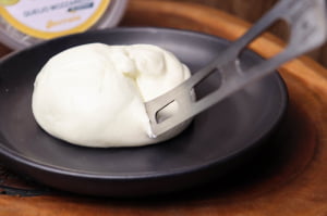 BURRATA DE BÚFALA PÉROLA DA SERRA PREMIADA OURO 165G