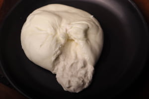 BURRATA DE BÚFALA PÉROLA DA SERRA PREMIADA OURO 165G