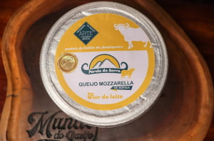 MUSSARELA DE BÚFALA BOLINHA EM CONSERVA - FLOR DE LEITE PEROLA DA SERRA PREMIADO OURO 250G