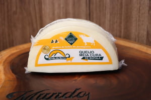 QUEIJO MEIA CURA DE BÚFALA PREMIADO OURO 400G