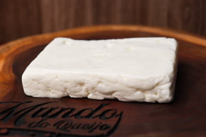 QUEIJO FETA DE LEITE DE OVELHA CASA BIANCHI 230G