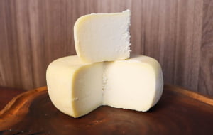 QUEIJO MINAS MEIA CURA CATAUÁ PREMIADO OURO 600G