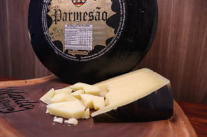 QUEIJO PARMESÃO NOVA ALEMANHA CUNHA 250G
