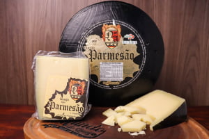 QUEIJO PARMESÃO NOVA ALEMANHA CUNHA 250G