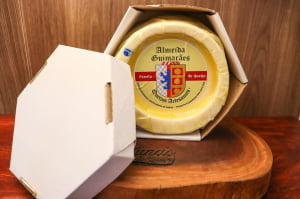 PANELA DE PARMESÃO ALMEIDA GUIMARÃES 3kg