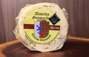 QUEIJO MANTIQUEIRA ALECRIM ALMEIDA GUIMARÃES 500G