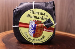 QUEIJO MANTIQUEIRA DEFUMADO ALMEIDA GUIMARÃES 500G