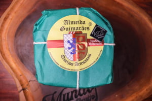 QUEIJO MANTIQUEIRA HORTELÃ DEFUMADO ALMEIDA GUIMARÃES 500G