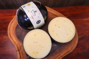 QUEIJO OVO NEGRO SERRA DO CONDADO PREMIADO OURO - 900G 