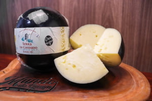 QUEIJO OVO NEGRO SERRA DO CONDADO PREMIADO OURO - 900G 