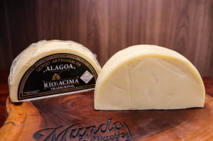 QUEIJO PARMESÃO ALAGOA TRADICIONAL PREMIADO OURO - MEIA PEÇA 500G