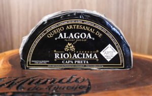 QUEIJO PARMESÃO CAPA PRETA ALAGOA PREMIADO OURO - MEIA PEÇA 500G 