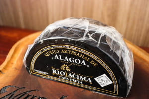 QUEIJO PARMESÃO CAPA PRETA ALAGOA PREMIADO OURO - MEIA PEÇA 500G 