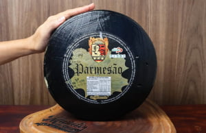 QUEIJO PARMESAO NOVA ALEMANHA PEÇA INTEIRA 4,5KG