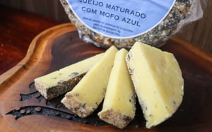 QUEIJO CUESTA AZUL PARDINHO PEÇA INTEIRA PREMIADO OURO 1,2KG