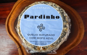 QUEIJO CUESTA AZUL PARDINHO PEÇA INTEIRA PREMIADO OURO 1,2KG