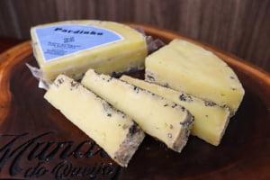 QUEIJO CUESTA AZUL PARDINHO PREMIADO OURO PEDAÇO 150G