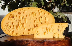 QUEIJO EMMENTAL NOVA ALEMANHA - PEDAÇO 500G