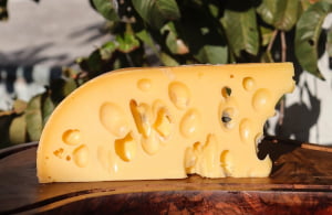 QUEIJO EMMENTAL NOVA ALEMANHA - PEDAÇO 500G