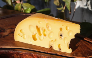QUEIJO EMMENTAL NOVA ALEMANHA - PEDAÇO 500G