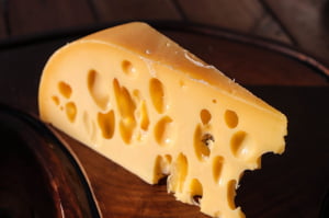 QUEIJO EMMENTAL NOVA ALEMANHA - PEDAÇO 500G