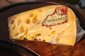 QUEIJO EMMENTAL NOVA ALEMANHA - PEDAÇO 500G