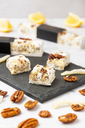 TORRONE ARTESANAL DE LIMÃO SICILIANO E NOZ PECAN 50G