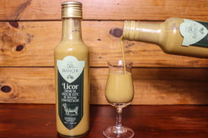 LICOR DE DOCE DE LEITE DE OVELHA COM PISTACHE 250ML